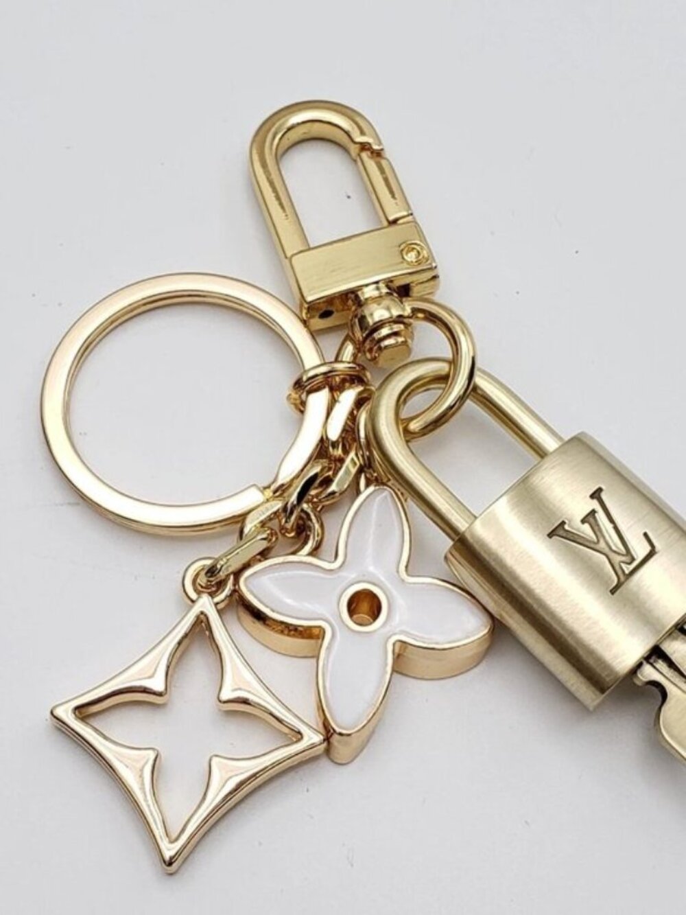 Authentic Louis Vuitton Gold Padlock 🔒Shiny LV Key + Unbranded Flower Bag Charm - Picture 8 of 13